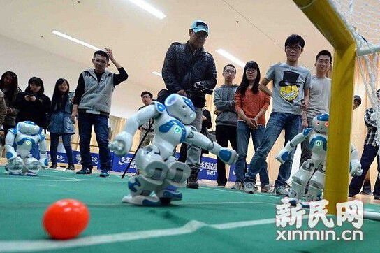 上海交大校运会 仿人机器人来助阵