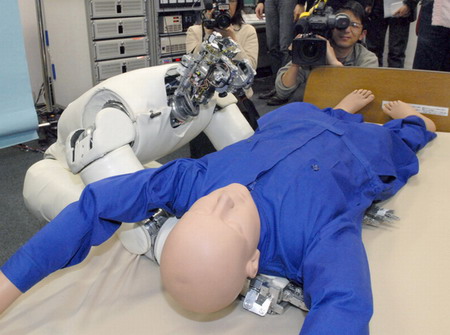 欧凯罗博特首创国内第三代全自动护理机器人