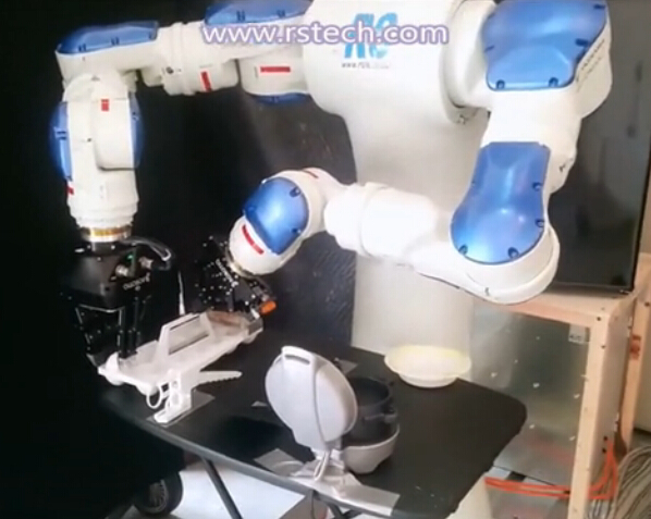 Yaskawa Motoman 双机械臂机器人做三明治早餐