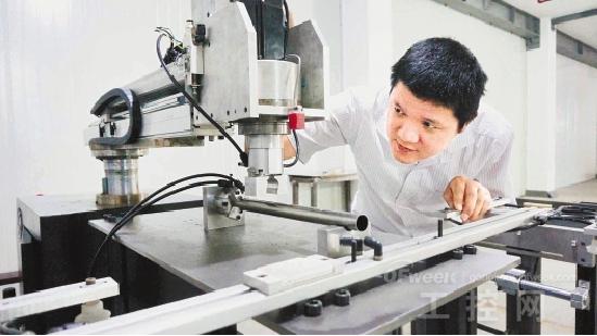 飞戎机器人：客户排队等下线