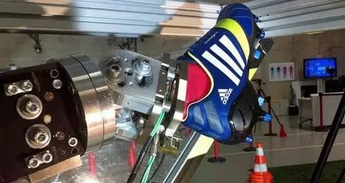阿迪达斯：计划在德国启动机器人速度工厂