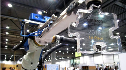 亚马逊分拣货物挑战赛：独臂机器人夺冠