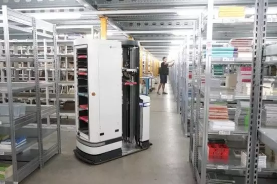 《物流搬运机器人》：比亚马逊仓库机器人还牛：一个名为TORU的机器人