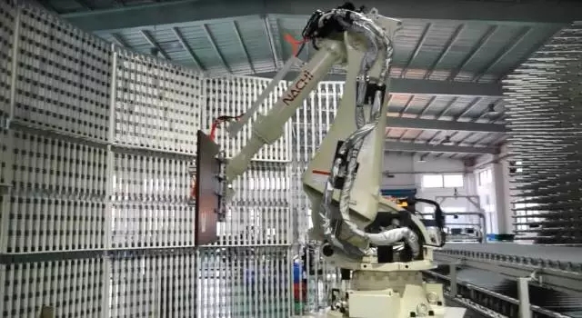 索菲亚机器人智能分拣系统上线了！