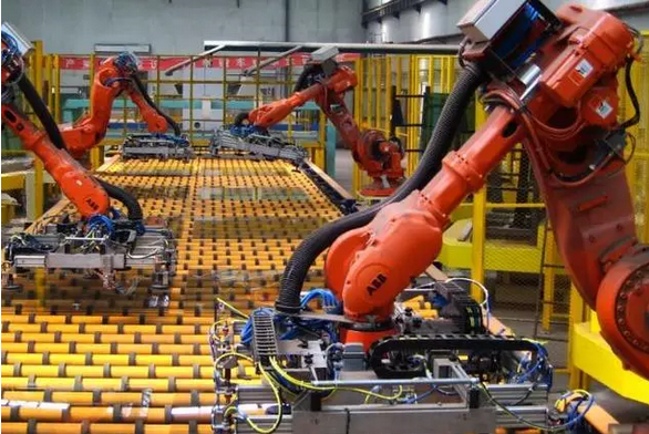 富士康机器人战略进展顺利：部分厂区几乎完全实现自动化