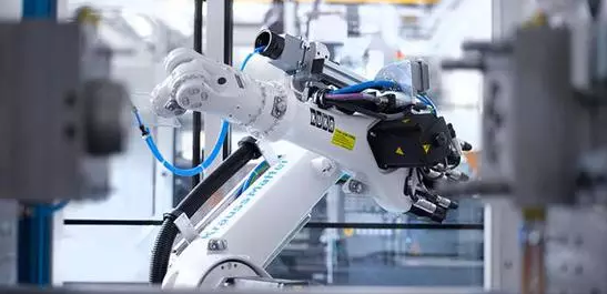 赫荣亮：国内机器人产业已明显投资过剩