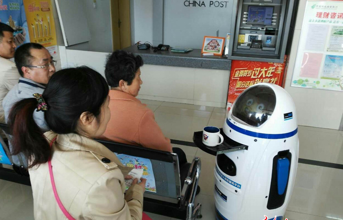 打造智慧厅堂 青岛邮政首个智能服务机器人“上岗”