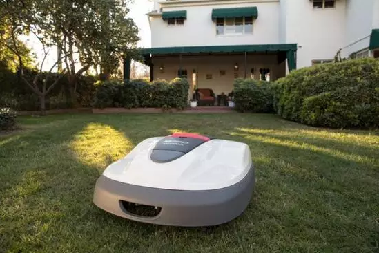 本田向美国用户推出草坪机器人Miimo,形似Roomba