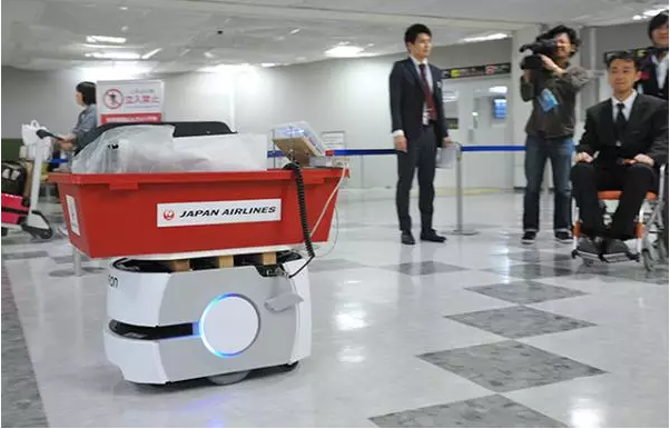 日本航空在福冈机场做机器人搬运试验