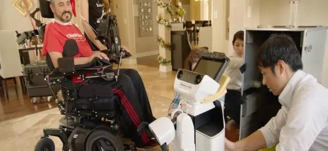 丰田测试人类辅助机器人，帮助残疾人提高生活自理能力