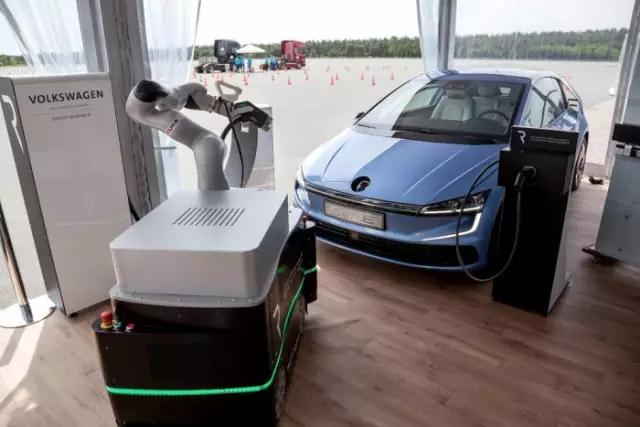 大众Gen.E概念车亮相：自动充电机器人是亮点