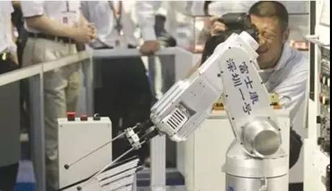 郭台铭：最多10年 富士康将用机器人取代80%人力