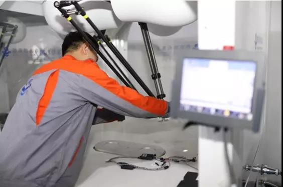 勃肯特实现并联机器人拖动示教零突破