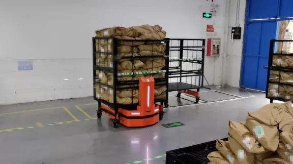 隆博科技：AMR助力厂内柔性物流搬运