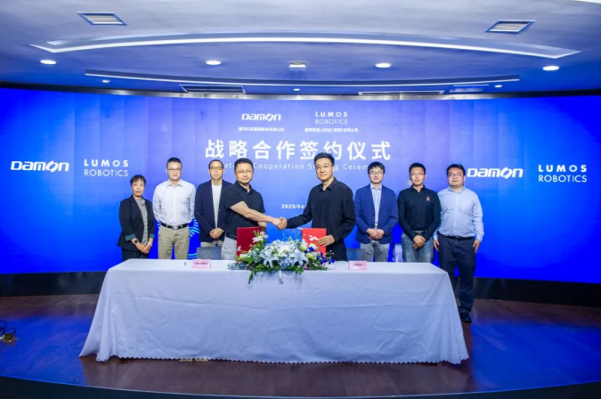 Lumos鹿明机器人与德马科技达成战略合作 共推具身智能物流领域规模化落地